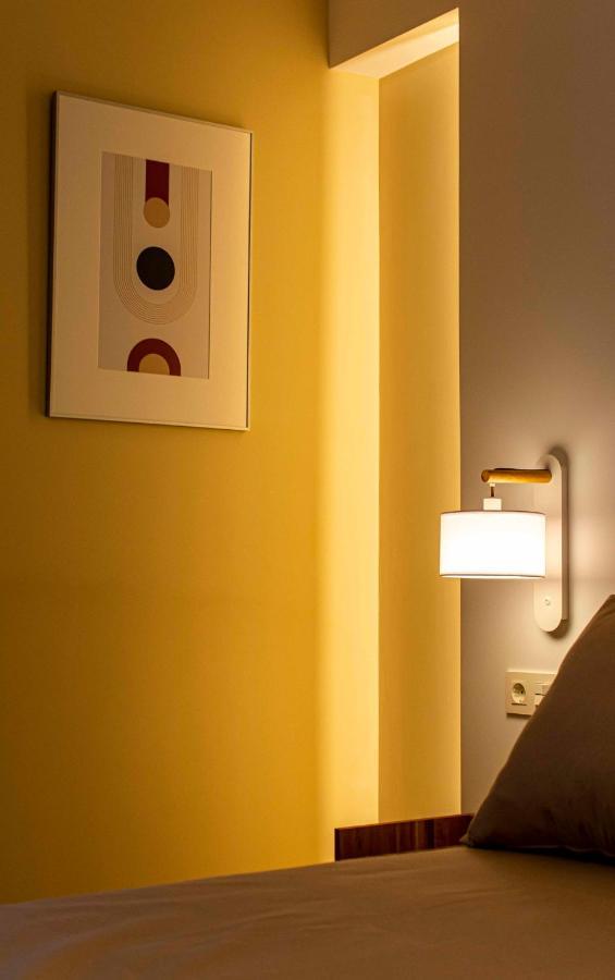 Apartamentos 1 Abril マラガ エクステリア 写真