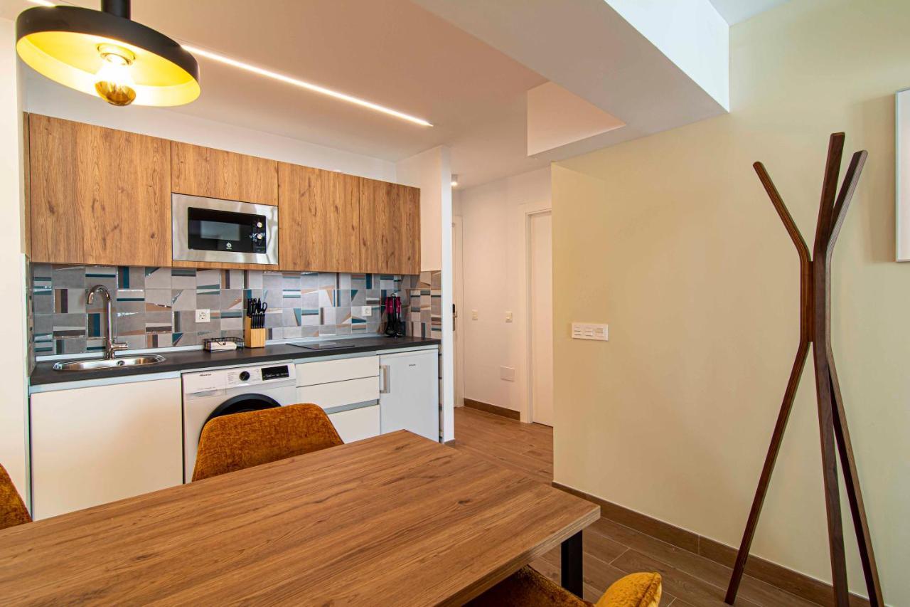 Apartamentos 1 Abril マラガ エクステリア 写真