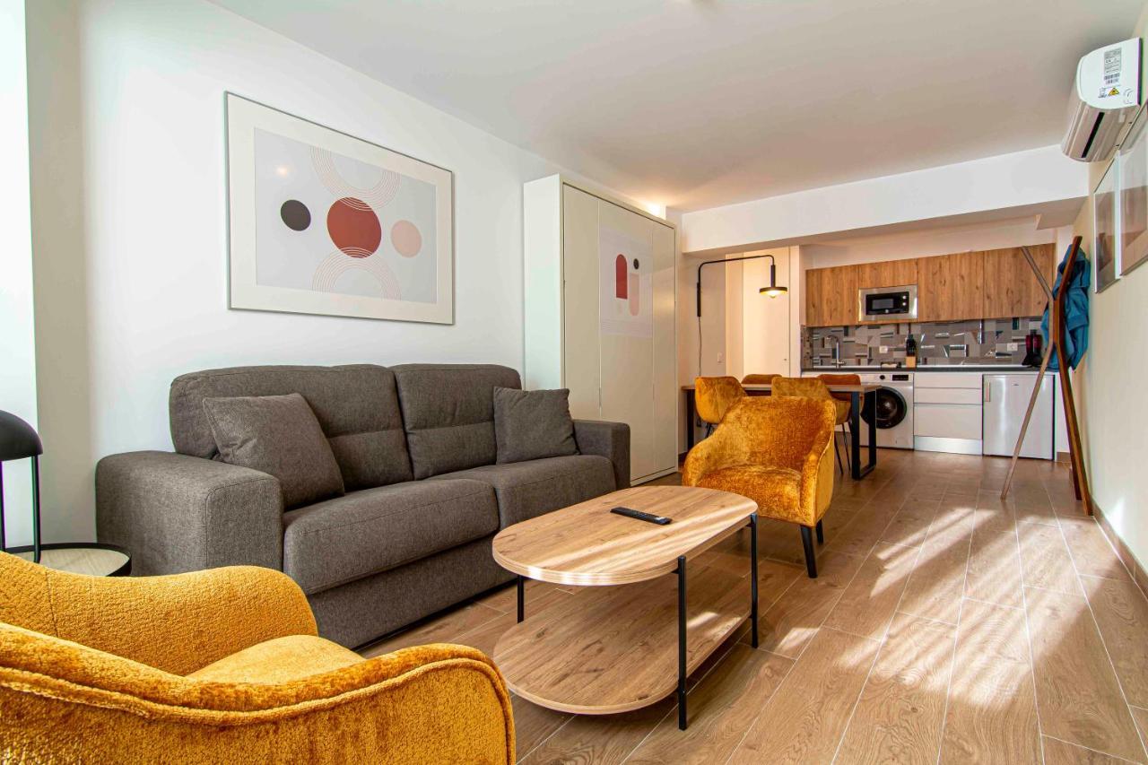 Apartamentos 1 Abril マラガ エクステリア 写真