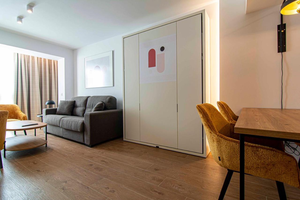Apartamentos 1 Abril マラガ エクステリア 写真