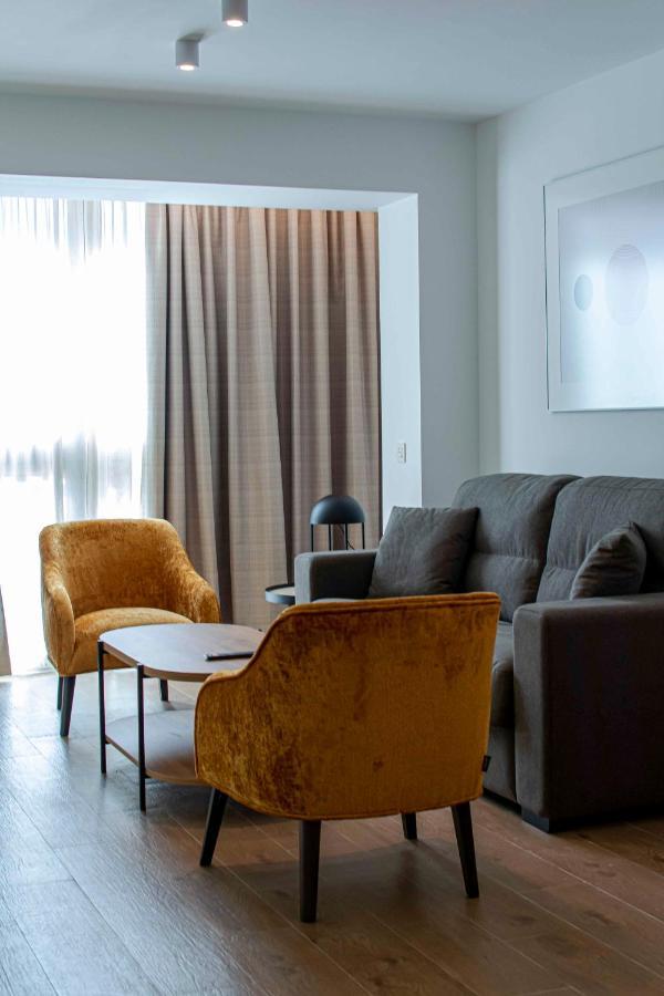 Apartamentos 1 Abril マラガ エクステリア 写真